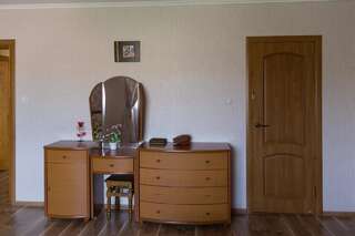 Гостевой дом Гостевой Дом Семейный Ужгород Семейный люкс с балконом-11